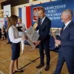 Wojewódzki koniec roku szkolnego. Na zdjęciu: Zbigniew Piątek - wójt gminy Piekoszów i Kazimierz Mądzik - świętokrzyski kurator oświaty / Piotr Kwaśniewski / Radio Kielce