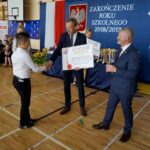 Wojewódzki koniec roku szkolnego. Na zdjęciu: Zbigniew Piątek - wójt gminy Piekoszów i Kazimierz Mądzik - świętokrzyski kurator oświaty / Piotr Kwaśniewski / Radio Kielce