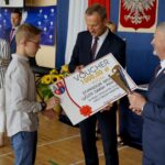 Wojewódzki koniec roku szkolnego. Na zdjęciu: Zbigniew Piątek - wójt gminy Piekoszów i Kazimierz Mądzik - świętokrzyski kurator oświaty / Piotr Kwaśniewski / Radio Kielce