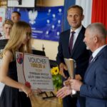 Wojewódzki koniec roku szkolnego. Na zdjęciu: Zbigniew Piątek - wójt gminy Piekoszów i Kazimierz Mądzik - świętokrzyski kurator oświaty / Piotr Kwaśniewski / Radio Kielce