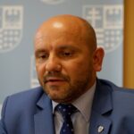 Podpisanie umowy w ramach projektu "e-Pracownie WŚ". Mariusz Gosek - członek zarządu województwa świętokrzyskiego / Piotr Kwaśniewski / Radio Kielce