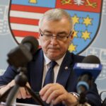 Podpisanie umowy w ramach projektu "e-Pracownie WŚ". Andrzej Bętkowski - marszałek województwa świętokrzyskiego / Piotr Kwaśniewski / Radio Kielce