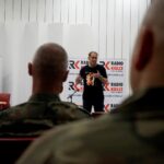 Kielce. Żołnierze WOT z wizytą w Radiu Kielce. Janusz Knap - prezes Radia Kielce / Piotr Kwaśniewski / Radio Kielce