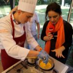 Śniadanie w ogrodzie. Paweł Ptaś - szef kuchni w restauracji Monte Carlo i Magdalena Sitek - Radio Kielce / Piotr Kwaśniewski / Radio Kielce