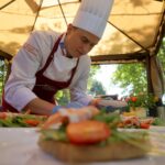 Śniadanie w ogrodzie. Paweł Ptaś - szef kuchni w restauracji Monte Carlo / Piotr Kwaśniewski / Radio Kielce