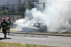 Pożar samochodu przy ulicy Zagnańskiej / Jarosław Kruk / infobusko.pl