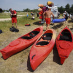 V spływ kajakowy z biskupem Marianem Florczykiem / Jarosław Kubalski / Radio Kielce