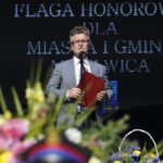 Morawica otrzymała Flagę Honorową Rady Europy. Na zdjęciu Krzysztof Słoń - senator PiS / Jarosław Kubalski / Radio Kielce