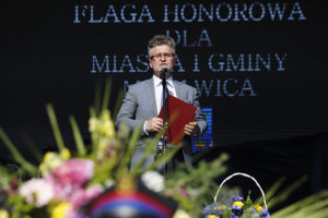 Morawica otrzymała Flagę Honorową Rady Europy. Na zdjęciu Krzysztof Słoń - senator PiS / Jarosław Kubalski / Radio Kielce