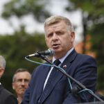 Kielce. Przysięga elewów w Centrum Przygotowań do Misji Zagranicznych. Na zdjęciu: senator Jarosław Rusiecki / Jarosław Kubalski / Radio Kielce