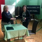 Sandomierz. Podpisanie porozumienia o współpracy pomiędzy Szkołą Rolniczą i wydziałem zamiejscowym UJK. Na zdjęciu (od lewej): Alicja Szatan - dyrektor zespołu Szkół Centrum Kształcenia Rolniczego i dr. Małgorzata Makowska-Brzychczyk - dziekan wydziału zamiejscowego UJK w Sandomierzu / Grażyna Szlęzak - Wójcik / Radio Kielce