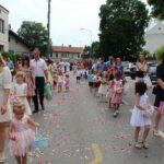 Kazimierza Wielka. Boże Ciało. Procesja. Kościół pw. Podwyższenia Krzyża Świętego / Marta Gajda / Radio Kielce