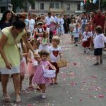 Kazimierza Wielka. Boże Ciało. Procesja. Kościół pw. Podwyższenia Krzyża Świętego / Marta Gajda / Radio Kielce