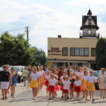 Konkurs na najpiękniejszy wianek rozpoczął obchody Nocy Świętojańskiej w Opatowcu / Marta Gajda / Radio Kielce