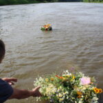 Konkurs na najpiękniejszy wianek rozpoczął obchody Nocy Świętojańskiej w Opatowcu / Marta Gajda / Radio Kielce