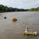 Konkurs na najpiękniejszy wianek rozpoczął obchody Nocy Świętojańskiej w Opatowcu / Marta Gajda / Radio Kielce