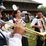 17.06.2018 Tokarnia. Park etnograficzny.  Gala finałowa konkursu  „Jawor u źródeł kultury” / Jarosław Kubalski / Radio Kielce