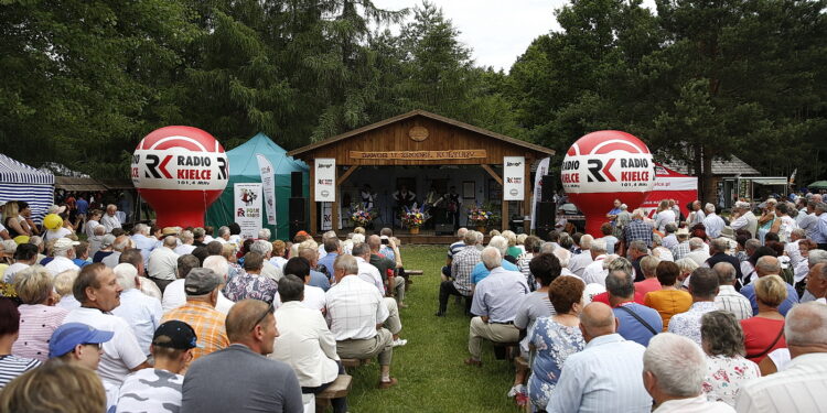 17.06.2018 Tokarnia. Park etnograficzny.  Gala finałowa konkursu  „Jawor u źródeł kultury” / Jarosław Kubalski / Radio Kielce