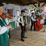 17.06.2018 Tokarnia. Park etnograficzny.  Gala finałowa konkursu  „Jawor u źródeł kultury” / Jarosław Kubalski / Radio Kielce
