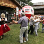 17.06.2018 Tokarnia. Park etnograficzny.  Gala finałowa konkursu  „Jawor u źródeł kultury” / Jarosław Kubalski / Radio Kielce