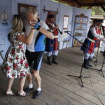 17.06.2018 Tokarnia. Park etnograficzny.  Gala finałowa konkursu  „Jawor u źródeł kultury” / Jarosław Kubalski / Radio Kielce