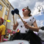 08.06.2019 Kielce. 10 lecia istnienia kieleckiego oddziału Fundacji Dr Clown. Parada wolontariuszy / Jarosław Kubalski / Radio Kielce
