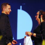 16.06.2019 Kielce. Teatr Żeromskiego. Dzikie Róże. Wojewoda Agata Wojtyszek nagrodziła Wojciecha Niemczyka / Jarosław Kubalski / Radio Kielce