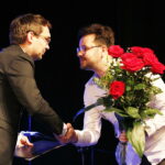 16.06.2019 Kielce. Teatr Żeromskiego. Dzikie Róże. Nagroda prezydenta dla Andrzeja Platy. Wręczył ja zastępca prezydenta Marcin Różycki / Jarosław Kubalski / Radio Kielce