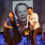 16.06.2019 Kielce. Teatr Żeromskiego. Dzikie Róże. Nagroda Fundacji im. Edwarda Kusztala dla Andrzeja Platy. Wręczyła żona aktora Jolanta Kusztal / Jarosław Kubalski / Radio Kielce