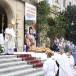 20.06.2019 Kielce. Boże Ciało. Procesja. Ołtarz przy UJK przy ulicy Żeromskiego / Jarosław Kubalski / Radio Kielce