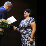 21.06.2019 Kielce. KCK. Nagrody za osiągnięcia dziedzinie kultur. Z rąk prezydenta Bogdana Wenty i radnej Joanny Winiarskiej otrzymuje Edyta Pędzik / Jarosław Kubalski / Radio Kielce