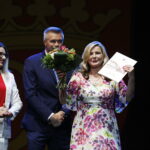 21.06.2019 Kielce. KCK. Nagrody za osiągnięcia dziedzinie kultur. Z rąk prezydenta Bogdana Wenty i radnej Joanny Winiarskiej otrzymuje Joanna Litwin / Jarosław Kubalski / Radio Kielce