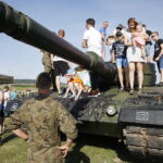 23.06.2019 Masłów.Lotnisko. I Memoriał Kawaleryjsko - Spadochronowy im. generała Tadeusza Buka / Jarosław Kubalski / Radio Kielce