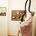 28.06.2019 Busko - Zdrój. Galeria "Zielona" i Fundacja im. Edwarda Kusztala - wystawa projektów kostiumów Małgorzaty Słoniowskiej do oper oraz przedmiotów związanych z Krystyną Jamroz / Radio Kielce