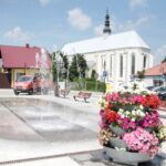 Bodzentyn. Plenerowy Raport Dnia. Rynek i kościół / Krzysztof Bujnowicz / Radio Kielce