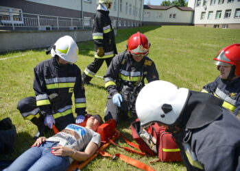 Ćwiczenia policji i straży pożarnej / Marzena Mąkosa / Radio Kielce