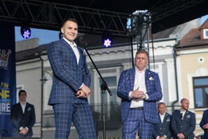 Uroczysta feta na Rynku piłkarzy ręcznych PGE Vive / Marzena Mąkosa / Radio Kielce