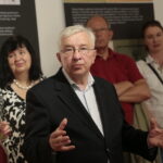 Wojenne losy por. Tadeusza Rojka i jego rodziny na wystawie w OMPiO. Poseł Krzysztof Lipiec / Marzena Mąkosa / Radio Kielce