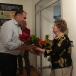 Wojenne losy por. Tadeusza Rojka i jego rodziny na wystawie w OMPiO. Prezes zarządu Radia Kielce Janusz Knap i córka porucznika Tadeusza Rojka Danuta Żbikowska / Marzena Mąkosa / Radio Kielce