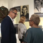 Wojenne losy por. Tadeusza Rojka i jego rodziny na wystawie w OMPiO / Marzena Mąkosa / Radio Kielce