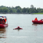 Ćwiczenia strażaków z zakresu ratownictwa na wodzie / Emilia Sitarska / Radio Kielce