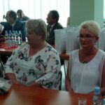 Lipnik. Podpisanie umów dotyczących dofinansowania modernizacji infrastruktury sportowej. Na zdjęciu (od lewej): Marzena Urban-Żelazowska - wójt gminy Sadowie / Emilia Sitarska / Radio Kielce