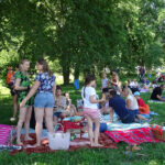 Ostrowiec Świętokrzyski. Śniadanie w parku / Emilia Sitarska / Radio Kielce