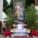 Ostrowiec Świętokrzyski. Ołtarz przy ulicy Sienkiewicza / Anna Głąb / Radio Kielce