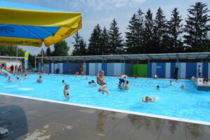Otwarcie basenów letnich na Rawszczyźnie / Emilia Sitarska / Radio Kielce