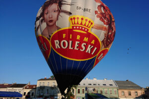 „Budzenie Sienkiewki”. Przelot balonem z Kielc do Sukowa (31.05.2019) / Robert Szumielewicz / Radio Kielce