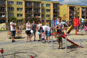 Sędziszów. Nowoczesny plac zabaw, siłownia zewnętrzna i altana / Ewa Pociejowska-Gawęda / Radio Kielce