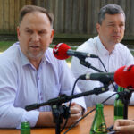 Tokarnia. Studio Polityczne Radia Kielce. Na zdjęciu Marek Kwitek, poseł Prawa i Sprawiedliwości i Sebastian Nowaczkiewicz, PSL / Piotr Michalski / Radio Kielce