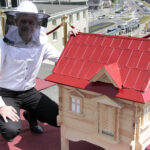 Ule na dachu kieleckiego Best Western Grand Hotel. Na zdjęciu Piotr Dwurnik, dyrektor hotelu / Krzysztof Bujnowicz / Radio Kielce