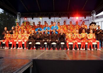 Kielce. Prezentacja Korony na Rynku / Jarosław Kubalski / Radio Kielce